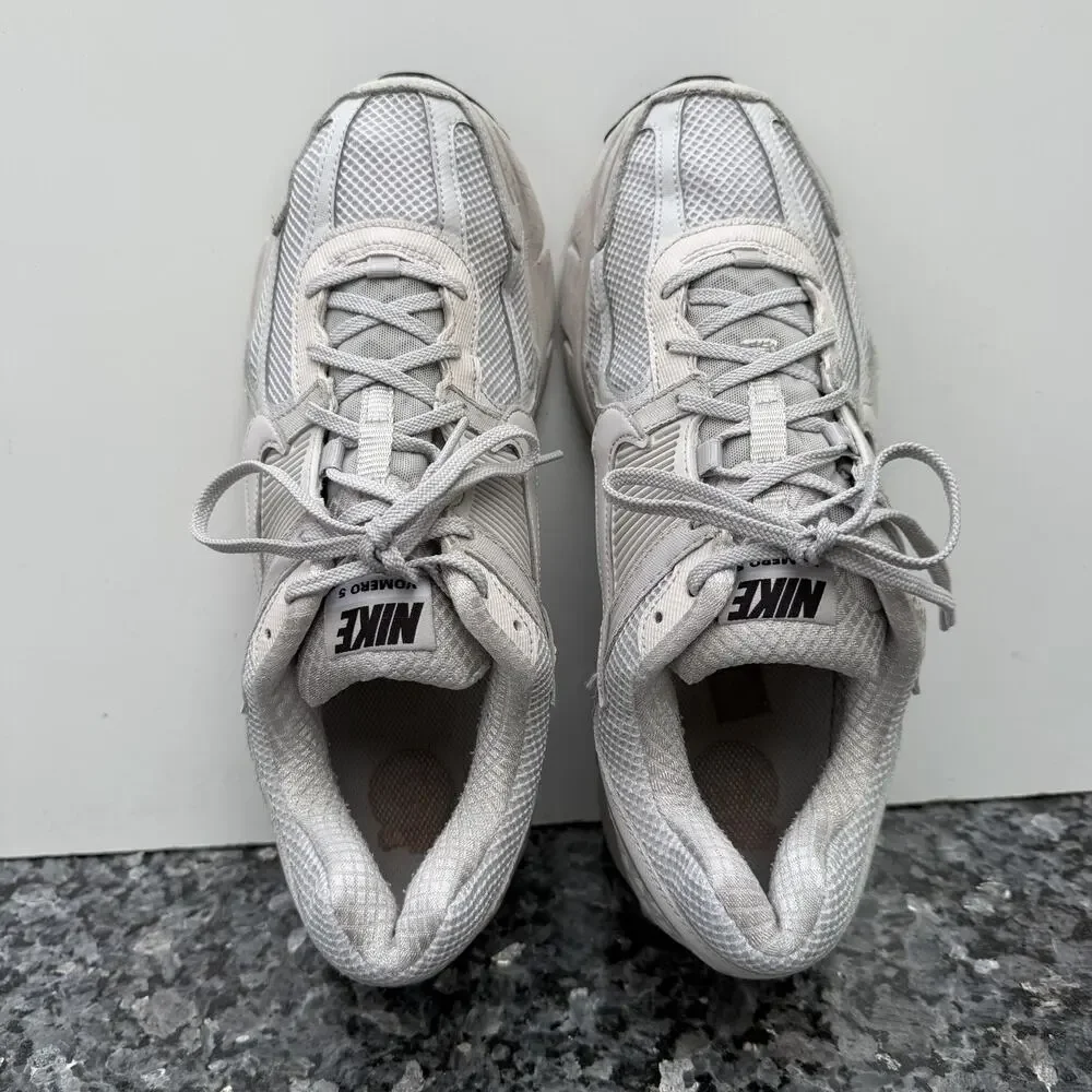 Nike Zoom Vomero 5 Vast Grey Mens Size 10.5 Athletic Retro Shoes Sneakers